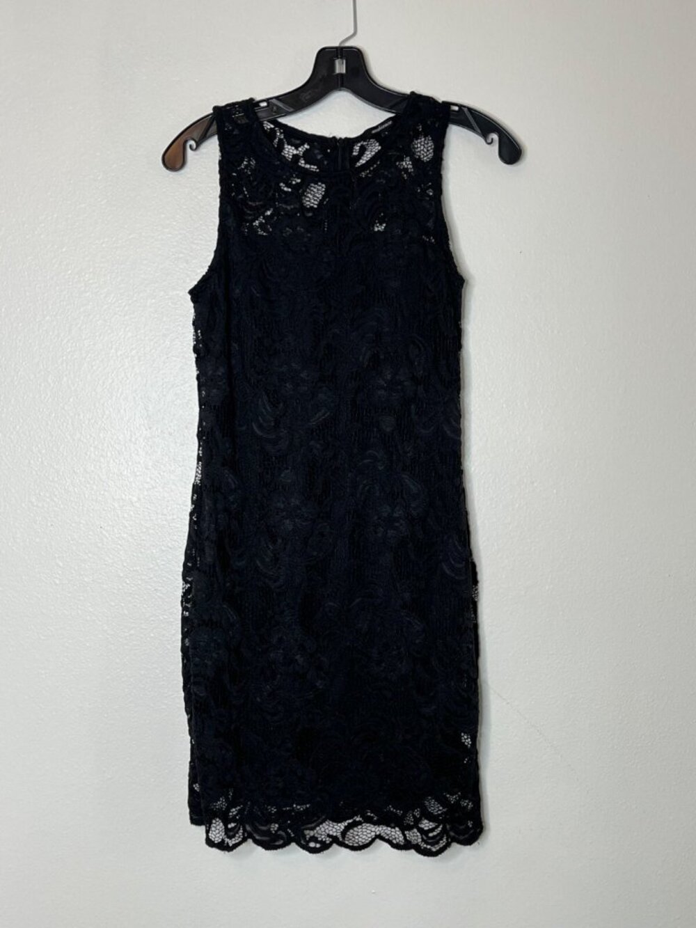 Black Sleeveless Floral Lace Bodycon Dress Scalloped Hem & Back Zipper Closure - Picture 1 of 7